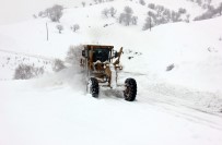 Doğu'da Kar, Tipi Köy Yollarını Ulaşıma Kapadı Haberi
