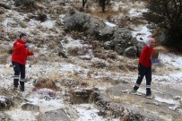 İL SAĞLıK MÜDÜRLÜĞÜ - Elazığ'da Yüksek Kesimlere Kar Yağdı, Sağlıkçılar Doğaya Yem Bıraktı
