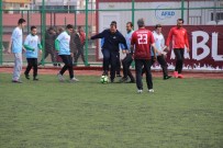 MUSTAFA GÜR - Elazığ Protokolü, Özel Bireylerle Futbol Oynadı