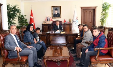 Engelli Çocuklardan Vali Aykut Pekmez'e Ziyaret