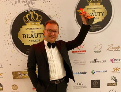 Mesleğe Değer Katan Estetik Cerrahı Ödülü Op. Dr. Berker Büyükgüral'ın