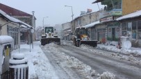 HÜSEYIN DOĞAN - Karlıova'da Kar Yağdı, Zorlu Karla Mücadele Mesaisi Başladı