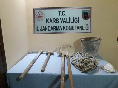 Kars'ta Define Bulmak İçin Evi Kazdılar