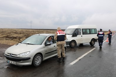 Kars'ta Jandarma'dan Kış Lastiği Uygulaması