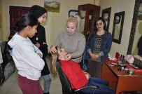 CİLT BAKIMI - Kuaförlük Tecrübesini Genç Kızlara Aktarıyor