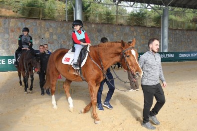 Özel Çocukların At Binme Keyfi