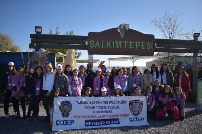 Polis 40 Kız Öğrenciyi Nevşehir'e Geziye Götürdü