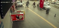 İBRAHİM SÖZEN - Simitçi Dükkanına Dalan Otomobilden Dakikalarla Kurtuldular