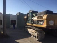 DİŞ SAĞLIĞI - Sümerevler Mahallesinde Kamulaştırılan Yapı Yıkıldı