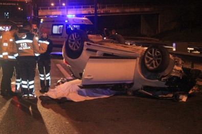 TEM'de Otomobil Kamyona Arkadan Çarparak Takla Attı. Açıklaması 2 Ölü, 1 Yaralı