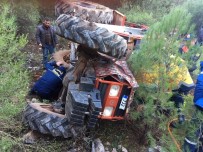 SITKI KOÇMAN ÜNİVERSİTESİ - Traktör Devrildi Açıklaması 2 Yaralı