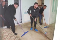 MAHSUR KALDI - Yeni Evli Çiftin Evi Lağım Suları Altında Kaldı