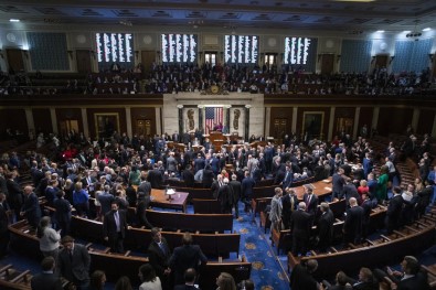 ABD Senatosu, Hükümetin Kapatılmasını Önlemek İçin İki Bütçeyi Onayladı