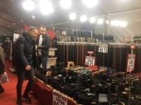 ZİYARETÇİLER - Beylikdüzü'ndeki 'Fırsat Çadırı'na Vatandaşlar Yoğun İlgi Gösterdi