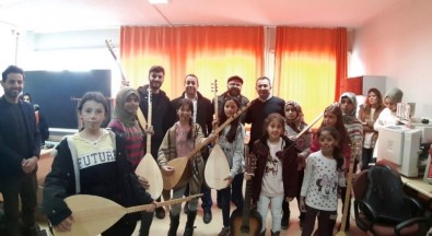 DPÜ'lü Öğrencilerden İlkokula Müzik Sınıfı