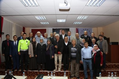 Kaş'ta Kıbrıs Gazilerine Madalya Verildi