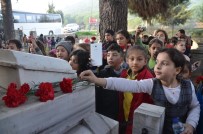 MAHMUT ESAT BOZKURT - Kuşadalı Mahmut Esat Bozkurt Mezarı Başında Anıldı