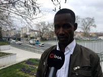 TAKSİ ŞOFÖRÜ - Senegalli Turiste Hakaret Eden Taksiciye Para Cezası