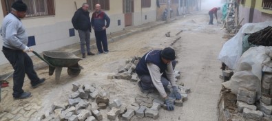 Turgutlu'da Altyapı İçin Kazılan Yolların Tadilatı Hızlanıyor