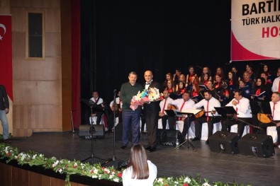 Türk Halk Müziği Korosundan 10'Uncu Yıl Konseri