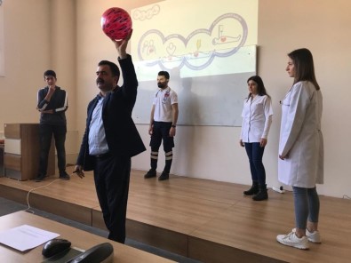 ADÜ'de Yaşam Kurtarma Zinciri Ve İleri Yaşam Desteği Eğitimi Gerçekleşti