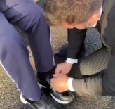 YALIN - Ayakları Üşüyen Amcaya Ayakkabılarını Verdi