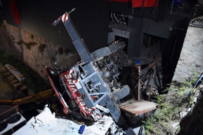 Bodrum'daki  Vinç Kazası Güvenlik Kameralarına Böyle Yansıdı