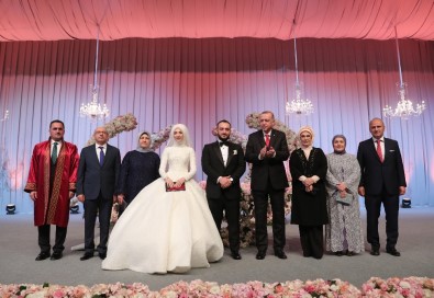 Cumhurbaşkanı Erdoğan, Bakan Turhan'ın Oğlunun Nikah Şahidi Oldu