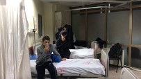 BIBER GAZı - Eğitimde Sıkılan Biber Gazı, Yurttaki Öğrencileri Hastanelik Etti