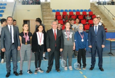 Erdek'te 'Liselerarası Badminton Turnuvası' Sona Erdi