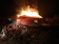 BAŞPıNAR - Malatya'da Ahır Yangını Korkuttu