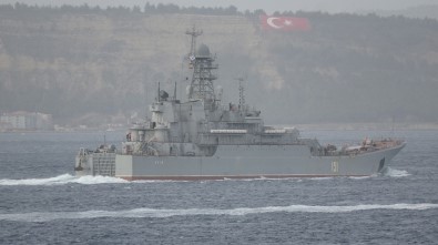 Rus Savaş Gemisi Azov Çanakkale Boğazı'ndan Geçti