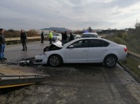 Sancaktepe'de Minibüs İle Otomobil Birbirine Girdi Açıklaması 5 Yaralı