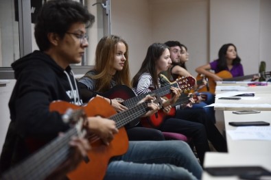 Tepebaşı'nın Gençlik Merkezleri Gençlerin Gözdesi Oldu