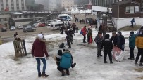 KAYAK SEZONU - Uludağ'da Tatilci Çok, Kar Yok