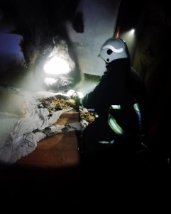 Van'da 2 Ayrı Yerde Meydana Gelen Yangına İtfaiye Ekipleri Müdahale Etti