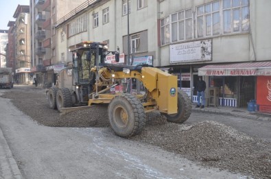 Yüksekova Belediyesi'nden Stabilize Yol Çalışmaları Devam Ediyor