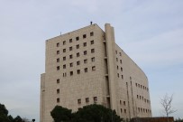 TÜRK BAYRAĞI - Askerde Kalmak İçin 50 Metre Yükseklikteki Binanın Tepesine Çıktı