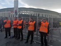 ÜLKER - Beşiktaş Taraftarları Kadıköy'e Hareket Etti