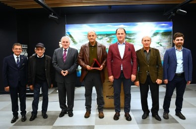 'Beşinci Mevsimin İlk Günü' Sanatseverlerin Beğenisine Sunuldu