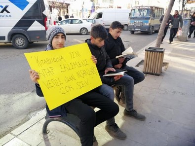 Kars'ta Liseli Öğrencilerden Okuma Kampanyası