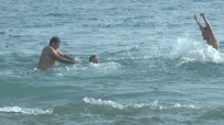 MEHMET ASLAN - Mersin'de Hava Sıcaklığı 18 Dereceyi Buldu, Vatandaşlar Denize Girdi