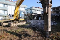 SERDİVAN BELEDİYESİ - Serdivan'da Metruk Yapılara Geçit Yok