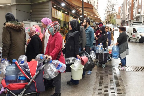 İzmirliler su kuyruğunda!