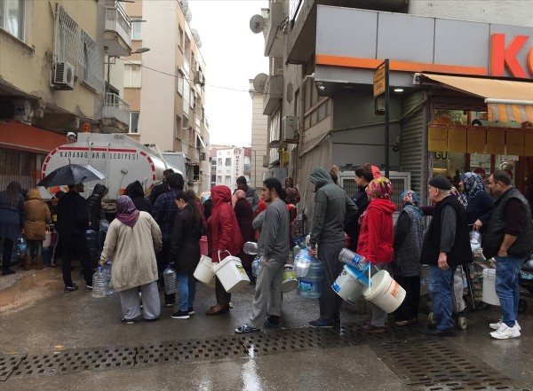 İzmirliler su kuyruğunda!