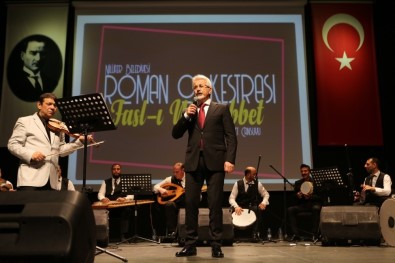 Başkan Turgay Erdem Sahneye Çıktı, Roman Orkestrası İle İzleyenleri Coşturdu