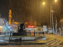 TRAFİK YOĞUNLUĞU - Bir Anda Bastırdı, Hayat Felç Oldu