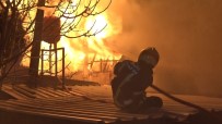 MERMER FABRİKASI - Bursa'da Korkutan Yangın, 3 Fabrika Küle Döndü