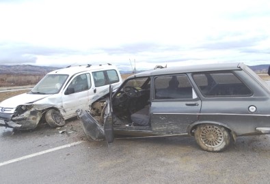 Hisarcık'ta Trafik Kazası Açıklaması 1 Ölü, 2 Yaralı