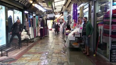 İzmir'de Sağanak Kemeraltı Çarşısı'nda Su Baskınlarına Neden Oldu